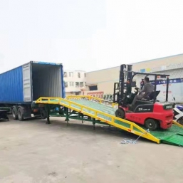 移(yí)動(dòng)登車橋